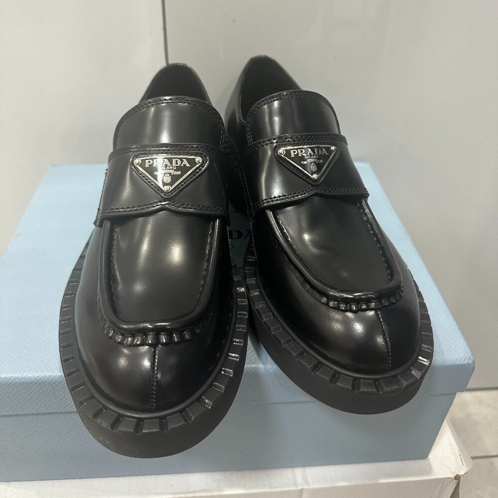 Women's Prada Pink Loafers 💫